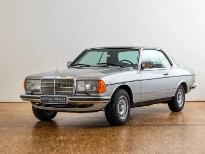 Gebraucht Mercedes 280 155 PS (114 kW) 1977 Silber