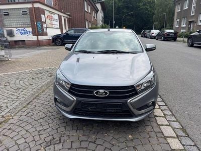 Gebraucht Lada Vesta 106 PS (77 kW) 2018 Silber Limousine