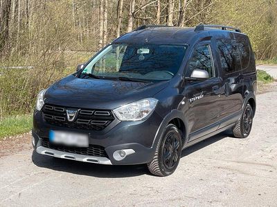 Gebraucht Dacia Dokker Celebration 116 PS (85 kW) 2018 Grau Van / Kleinbus