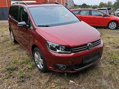 Rot Gebraucht 2012 VW Touran Van / Kleinbus | 4.600 € (Fairer Preis)