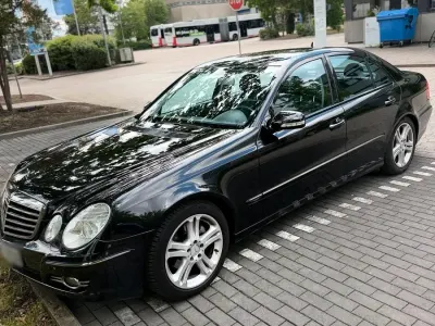 Używany Mercedes E280 Avantgarde 190 KM (139 kW) 2006 Czarny Sedan/Limuzyna