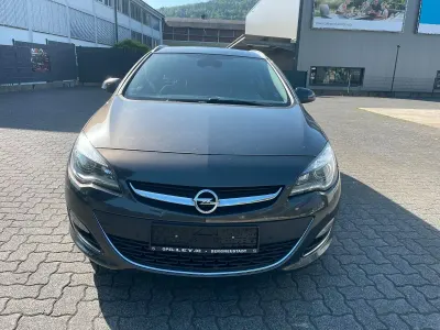 Gebraucht Opel Astra 140 PS (102 kW) 2013 Grau Kombi