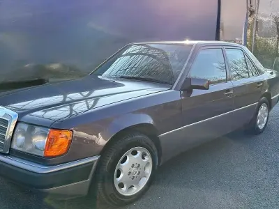 Gebraucht Mercedes 300 143 PS (105 kW) 1991 Violet Limousine