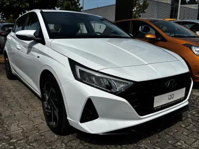 Gebraucht Hyundai i20 Intro Edition 101 PS (74 kW) 2021 Weiß Kleinwagen