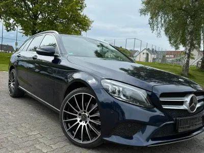 Gebraucht Mercedes C220 Avantgarde 194 PS (142 kW) 2019 Blau Kombi