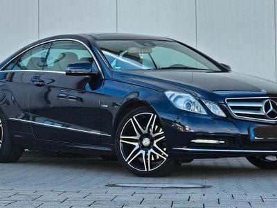 Blau Gebraucht 2011 Mercedes E300 AMG Coupé | 15.800 € (Guter Preis)