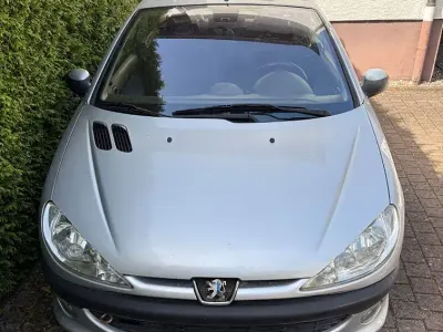 Gebraucht Peugeot 206 CC 109 PS (80 kW) 2002 Silber Cabrio