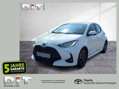 Gebraucht Toyota Yaris Hybrid Team 116 PS (85 kW) 2022 Schneeweiß Kleinwagen