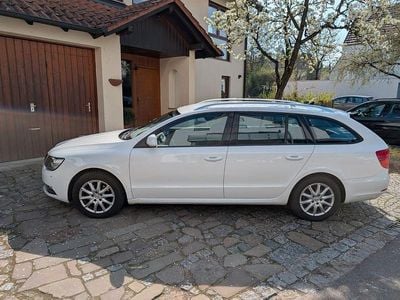 Usata Skoda Superb Active 105 CV (77 kW) 2014 Bianco Station wagon