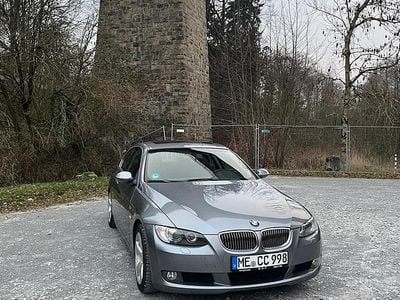 Grau Gebraucht 2007 BMW 325 Sport Line Coupé | 12.500 €