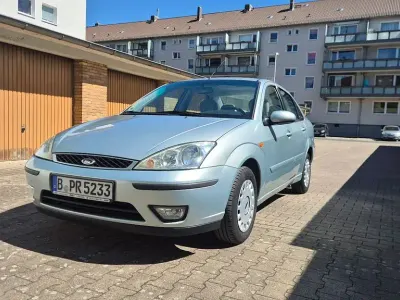 Używany Ford Focus Ghia 116 KM (85 kW) 2004 Zielony Sedan/Limuzyna