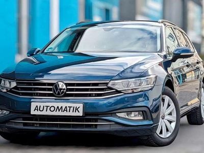 Gebraucht VW Passat 150 PS (110 kW) 2023 Nachtblau Kombi