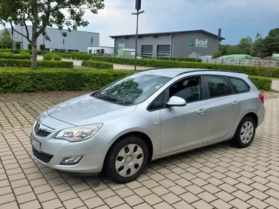 Gebraucht Opel Astra Edition 101 PS (74 kW) 2012 Silber Kombi