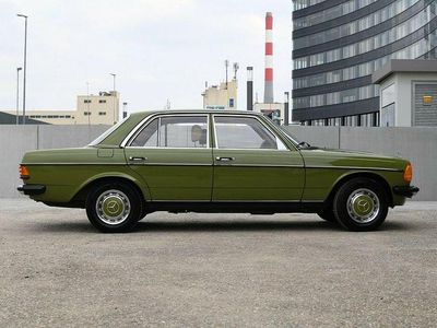 Grün Gebraucht 1982 Mercedes 200 Limousine | 42.148 €