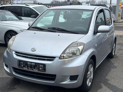 Silber Gebraucht 2009 Daihatsu Sirion Kleinwagen | 3.200 € (Fairer Preis)