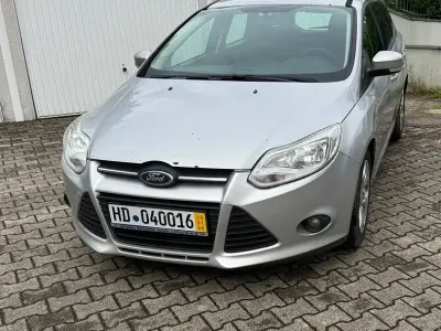 Gebraucht Ford Focus Trend 140 PS (102 kW) 2011 Silber Limousine