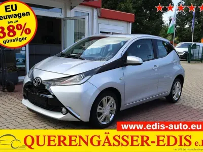Gebraucht Toyota Aygo 69 PS (50 kW) 2015 Silber Kleinwagen