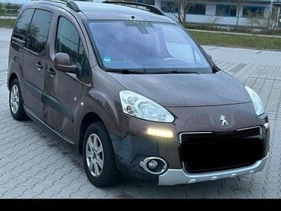 Gebraucht Peugeot Partner Tepee 110 PS (80 kW) 2012 Braun Van / Kleinbus