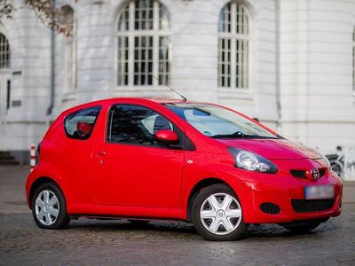 Second-hand Toyota Aygo Cool 68 CP (50 kW) 2011 Roșu Hatchback