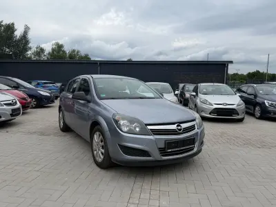 Gebraucht Opel Astra Selection 90 PS (66 kW) 2010 Silber Limousine