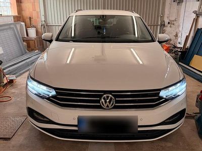 Gebraucht VW Passat 150 PS (110 kW) 2020 Weiß Kombi