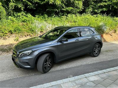 Grau Gebraucht 2016 Mercedes GLA200 SUV | 17.900 € (Fairer Preis)