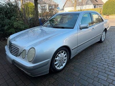 Gebraucht Mercedes E200 136 PS (100 kW) 1999 Silber Limousine