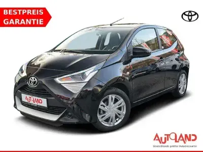 Second-hand Toyota Aygo 69 CP (50 kW) 2018 Negru Hatchback