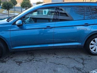 Gebraucht VW Passat Trendline 120 PS (88 kW) 2016 Blau Kombi