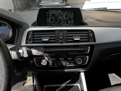 Gebraucht BMW 118 Advantage 136 PS (100 kW) 2017 Weiß Kleinwagen