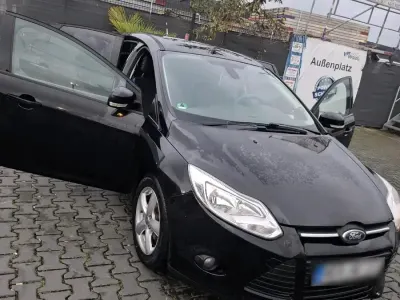Gebraucht Ford Focus 116 PS (85 kW) 2011 Schwarz Limousine