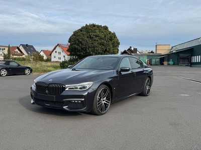 Grau Gebraucht 2018 BMW 740 M Sport Limousine | 28.560 € (Fairer Preis)