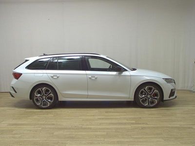 Weiss Gebraucht 2022 Skoda Octavia RS Kombi | 19.450 € (Fairer Preis)