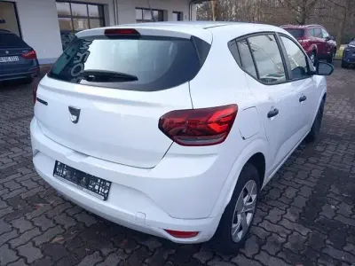 Gebraucht Dacia Sandero Essentiel 101 PS (74 kW) 2022 Gletscherweiß gletscherweiß Limousine