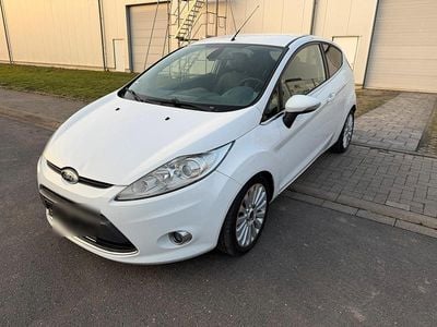 Weiß Gebraucht 2010 Ford Fiesta Titanium Kleinwagen | 1.599 € (Superpreis)