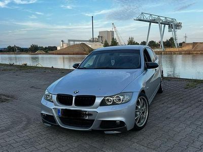 Silber Gebraucht 2005 BMW 325 Sport Line Limousine | 4.150 €