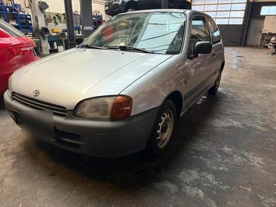 Grau Gebraucht 1996 Toyota Starlet Kleinwagen | 1.100 €