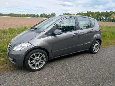 Gebraucht Mercedes A150 95 PS (69 kW) 2011 Grau Kleinwagen