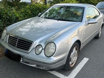 Silber Gebraucht 1998 Mercedes 320 Coupé | 950 €