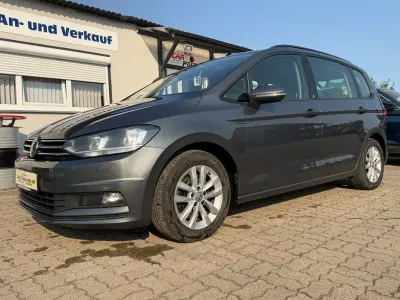 Gebraucht VW Touran Comfortline 116 PS (85 kW) 2019 Grau Van / Kleinbus