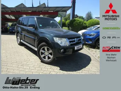 Gebraucht Mitsubishi Pajero Intense 200 PS (147 kW) 2013 Deep green SUV