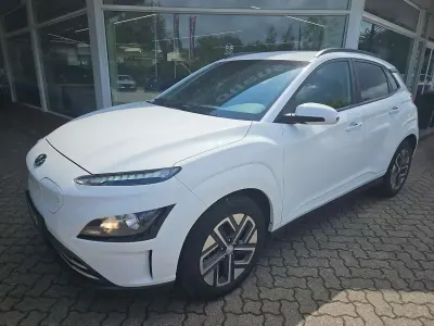 Gebraucht Hyundai Kona Edition 30+ 100 kW (136 PS) 2022 Polar white / sol SUV