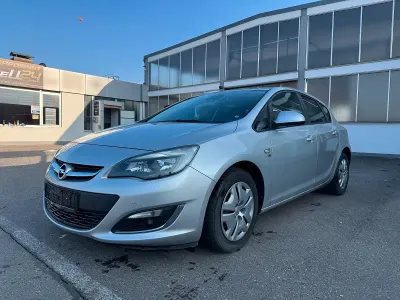 Gebraucht Opel Astra 140 PS (102 kW) 2013 Silber Kleinwagen