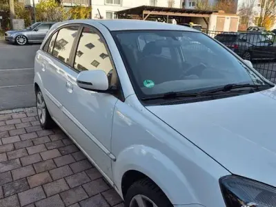 Gebraucht Kia Rio Vision 97 PS (71 kW) 2010 Weiß Limousine