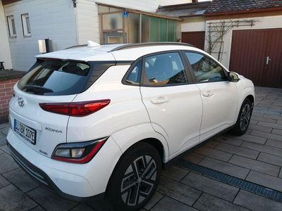 Gebraucht Hyundai Kona 100 kW (136 PS) 2022 Weiß SUV
