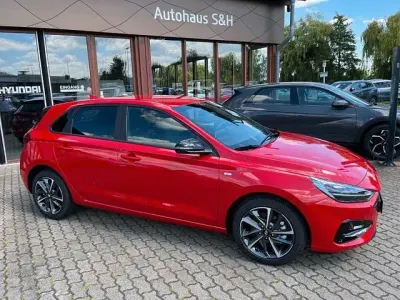Gebraucht Hyundai i30 Advantage 160 PS (117 kW) 2024 Rot Limousine