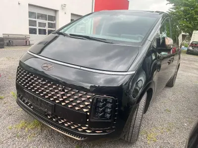Gebraucht Hyundai Staria Signature 177 PS (130 kW) 2024 Abyss black / mic Van / Kleinbus