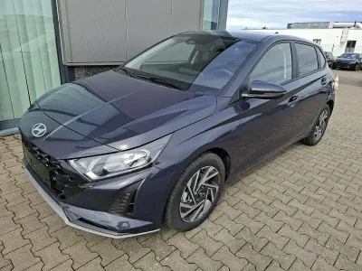 Neu Hyundai i20 90 PS (66 kW) 2026 Perleffektlackierung auroragrey Kleinwagen