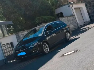 Gebraucht Opel Astra 140 PS (102 kW) 2012 Schwarz Kombi