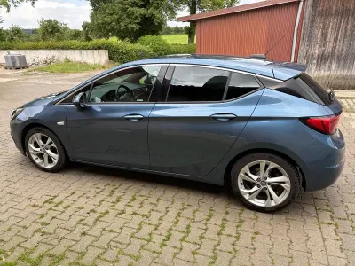 Gebraucht Opel Astra Dynamic 136 PS (100 kW) 2017 Blau Kleinwagen